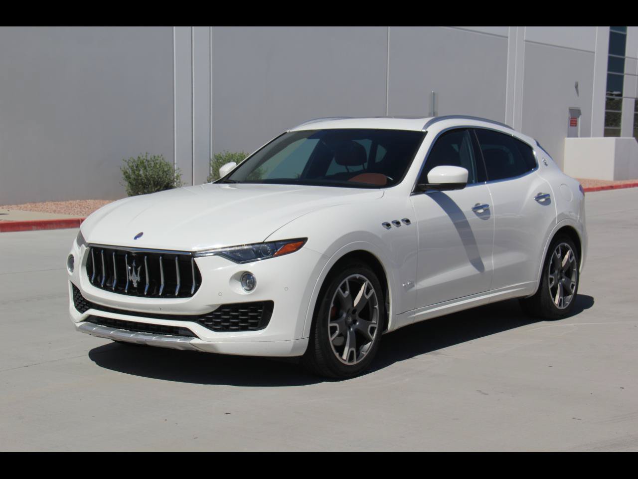 Used 2018 Maserati Levante GranLusso AWD/4WD image 1