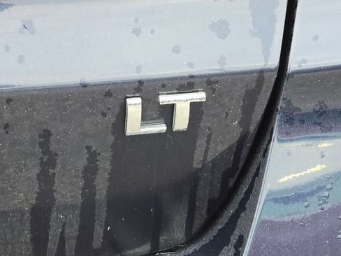 Used 2017 Chevrolet Traverse LT image 12