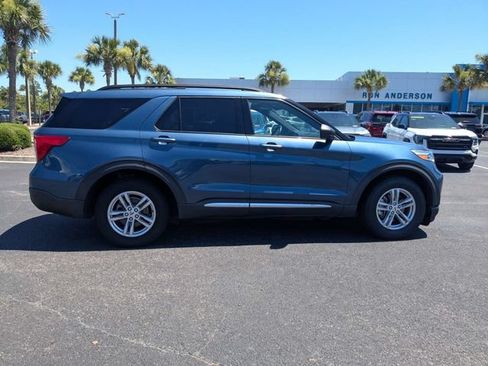 Used 2020 Ford Explorer XLT w/ Equipment Group 202A AWD/4WD image 2