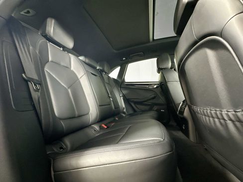 Used 2025 Porsche Macan image 25