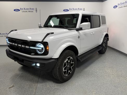 Used 2025 Ford Bronco Outer Banks image 3