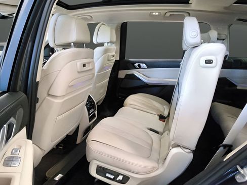 Used 2020 BMW X7 xDrive40i w/ Premium Package AWD/4WD image 35