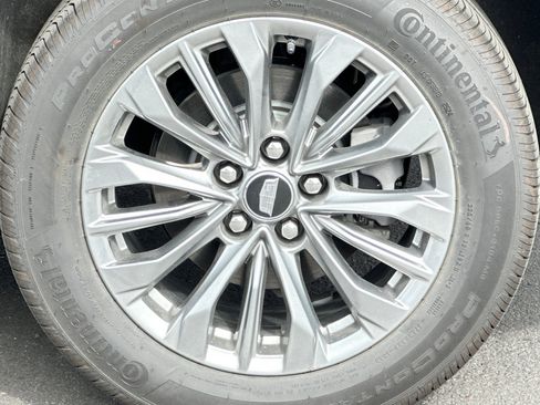 Used 2024 Cadillac XT4 Premium Luxury image 41