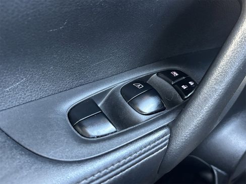 Used 2018 Nissan Rogue SL image 18