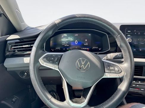Used 2025 Volkswagen Jetta SE FWD image 14