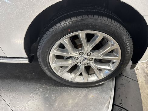 Used 2019 Ford Expedition Max Platinum image 6