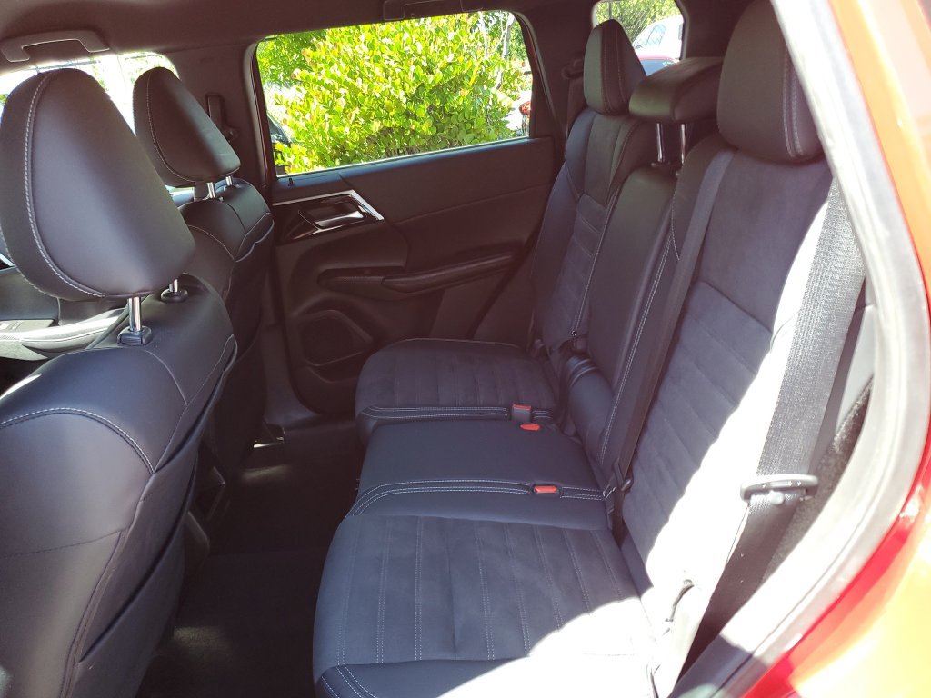 Used 2023 Mitsubishi Outlander SE Black Edition FWD image 12