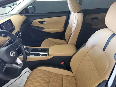 Used 2024 Nissan Sentra SV w/ SV Premium Package image 2