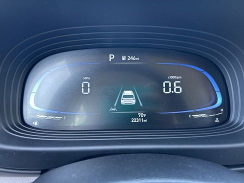 Used 2025 Hyundai Venue SEL image 21