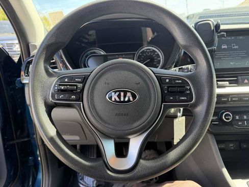 Used 2020 Kia Niro LX image 26