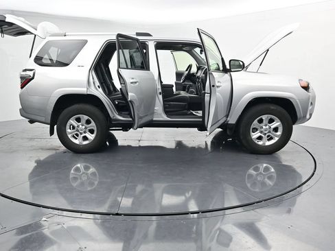 Used 2024 Toyota 4Runner SR5 AWD/4WD image 38