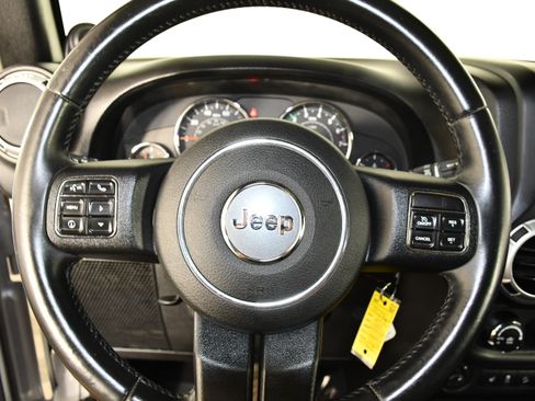Used 2013 Jeep Wrangler Unlimited Sahara w/ Connectivity Group AWD/4WD image 21