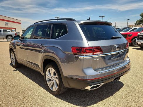 Used 2022 Volkswagen Atlas SE w/ Panoramic Sunroof Package FWD image 3