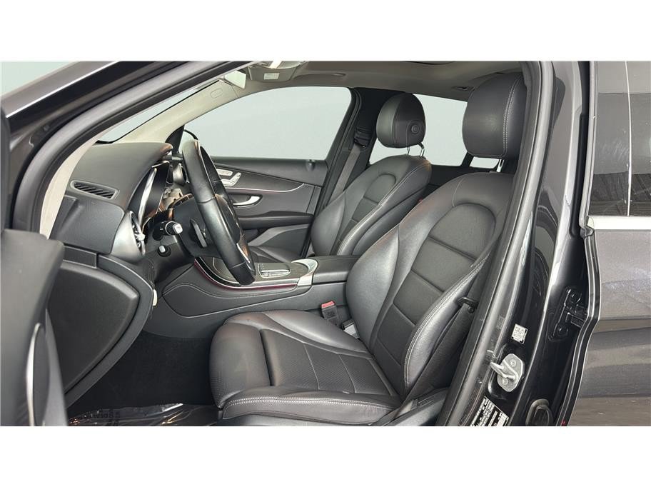 Used 2020 Mercedes-Benz GLC 300 image 11