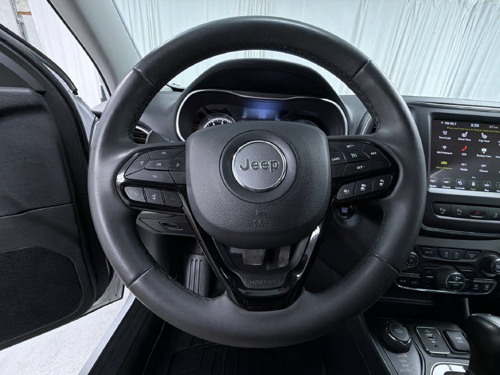 Used 2023 Jeep Cherokee Altitude Lux AWD/4WD image 12