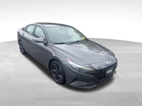 Used 2023 Hyundai Elantra SEL FWD image 2