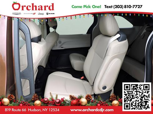 Used 2022 Toyota Sienna XLE image 18