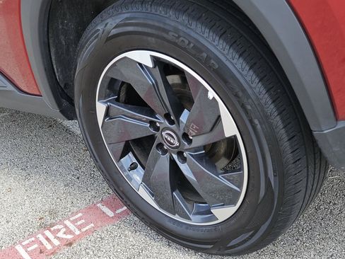 Used 2025 Nissan Rogue SV AWD/4WD image 7