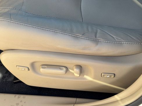 Used 2012 Toyota Highlander Limited image 19