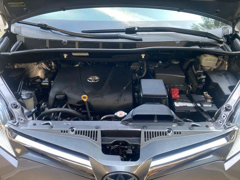 Used 2020 Toyota Sienna XLE w/ XLE Navigation Package image 42