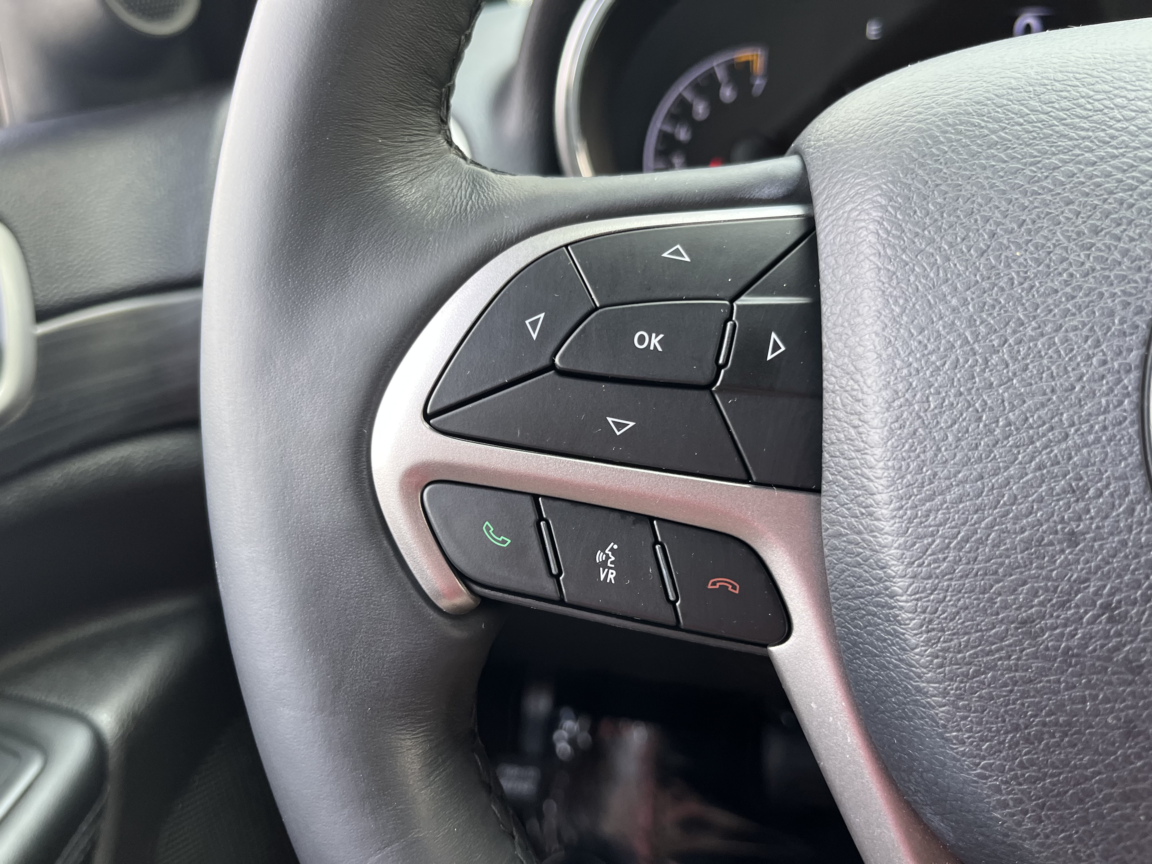 Used 2019 Jeep Grand Cherokee Altitude AWD/4WD image 22