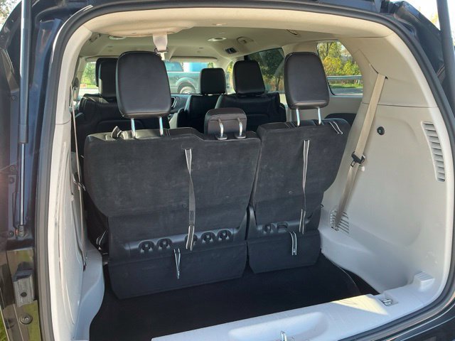 Used 2024 Chrysler Pacifica Limited FWD image 11