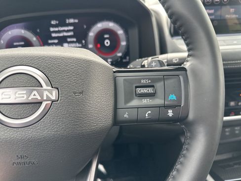 Used 2025 Nissan Rogue SL w/ SL Premium Package AWD/4WD image 46
