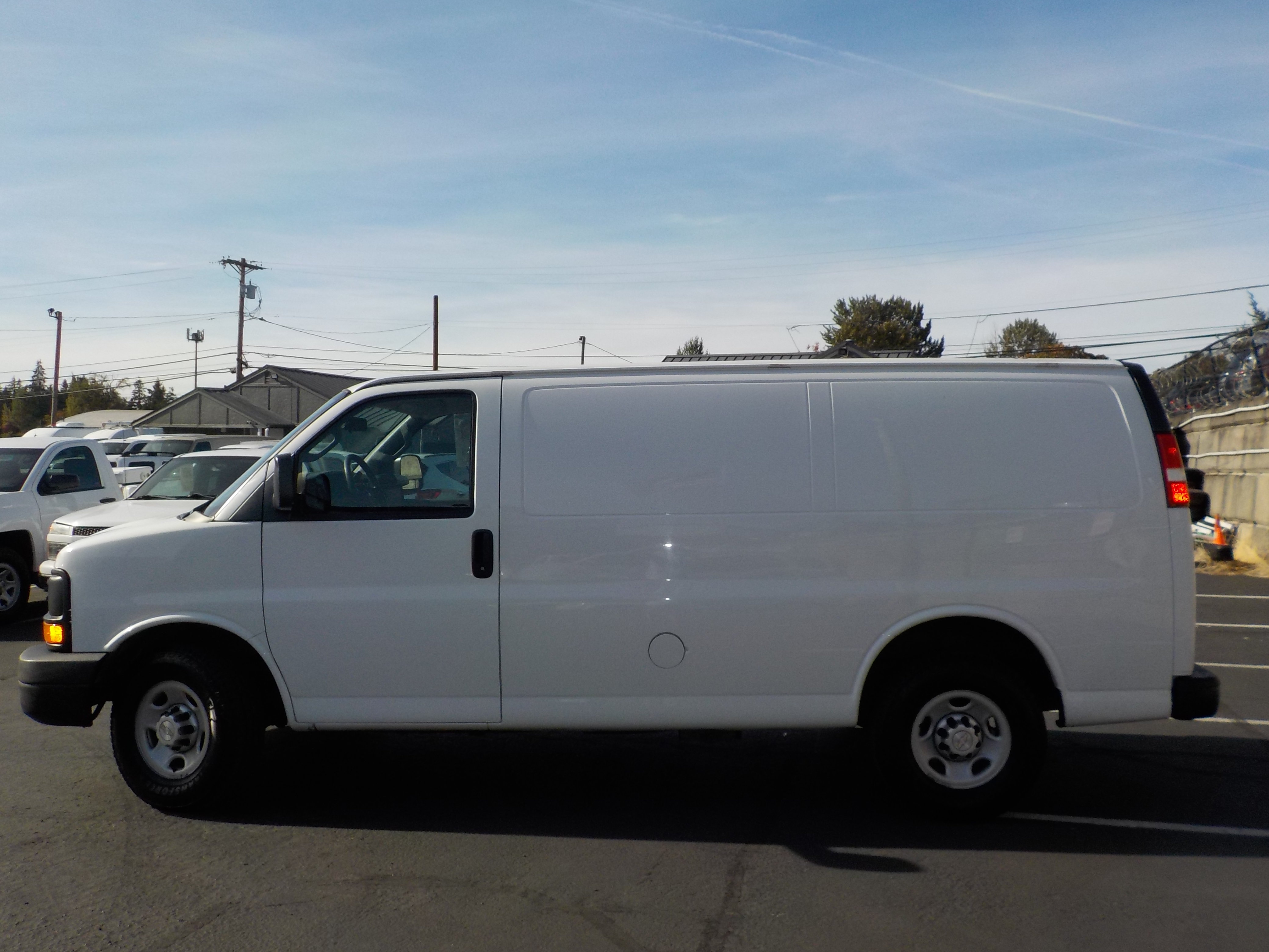 Used 2016 Chevrolet Express 2500 RWD image 4