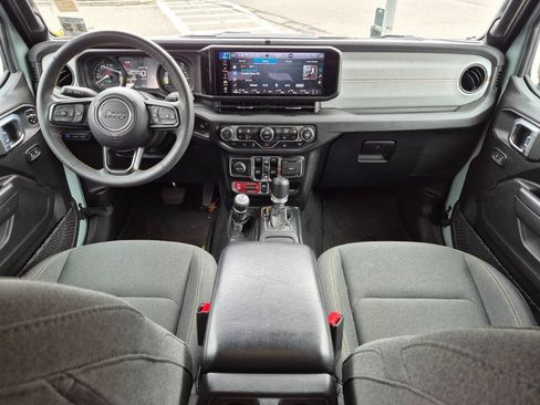 Used 2024 Jeep Wrangler Unlimited AWD/4WD image 18