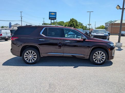 Used 2023 Chevrolet Traverse Premier AWD/4WD image 2