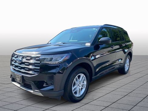 Used 2026 Ford Explorer Active AWD/4WD image 3