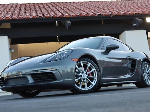 Used 2018 Porsche 718 Cayman RWD image 57