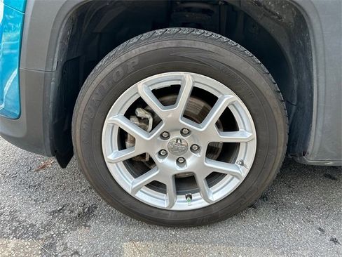 Used 2019 Jeep Renegade Latitude image 28