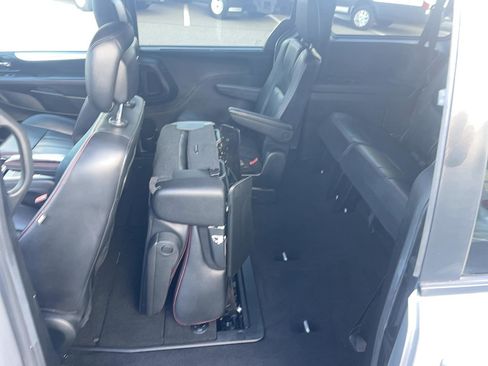 Used 2018 Dodge Grand Caravan GT image 17