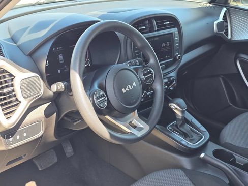 Used 2024 Kia Soul LX w/ Option Group 015 FWD image 9