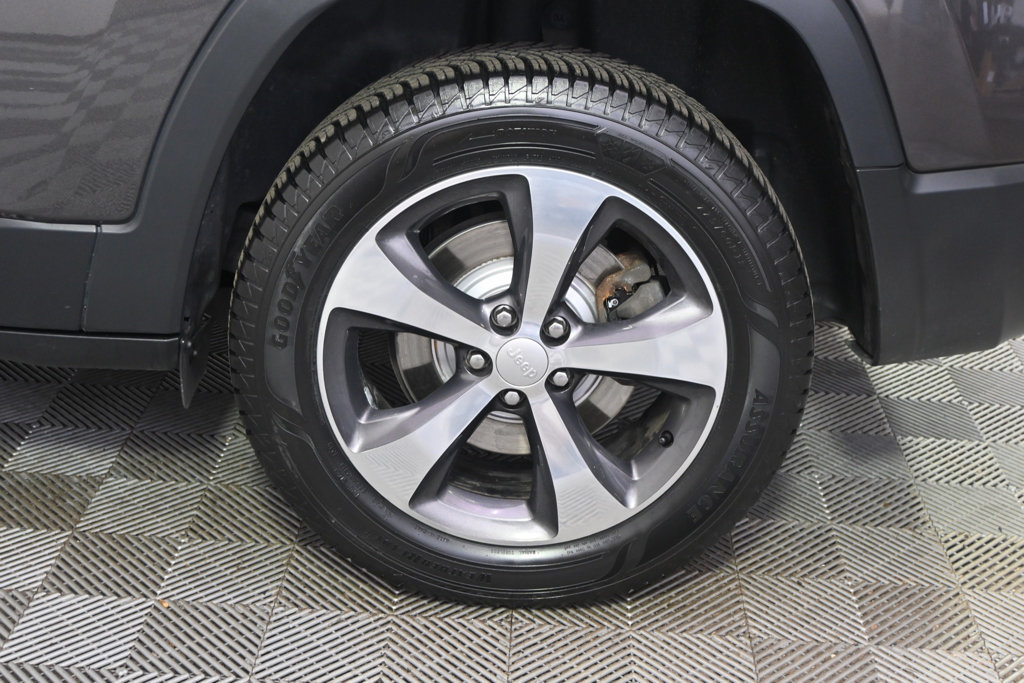 Used 2019 Jeep Cherokee Limited AWD/4WD image 20