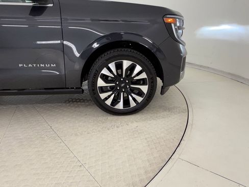 Used 2025 Ford Expedition Platinum w/ Driver's Package image 31
