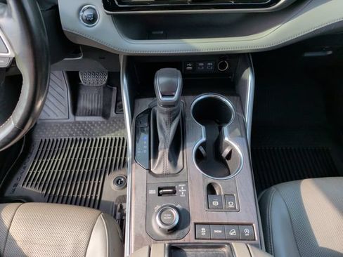 Used 2022 Toyota Highlander Limited AWD/4WD image 19