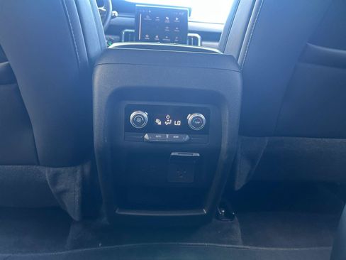 Used 2026 GMC Acadia Elevation w/ Elevation Premium Package AWD/4WD image 17