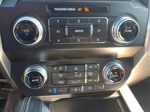 Used 2019 Ford F150 Platinum w/ Equipment Group 701A Luxury AWD/4WD image 24