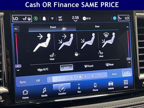 Used 2024 Chrysler Pacifica Limited FWD image 28