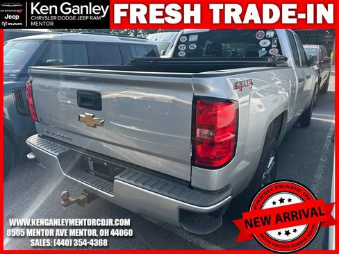 Used 2018 Chevrolet Silverado 1500 Custom w/ Custom Value Package AWD/4WD image 10