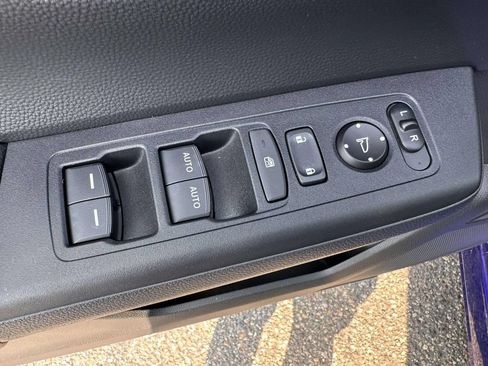 Used 2023 Honda CR-V EX image 9