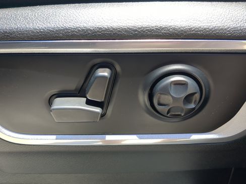 Used 2021 RAM 1500 Laramie AWD/4WD image 29