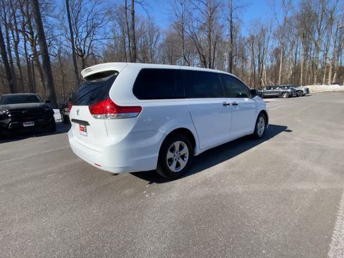 Used 2013 Toyota Sienna L image 16