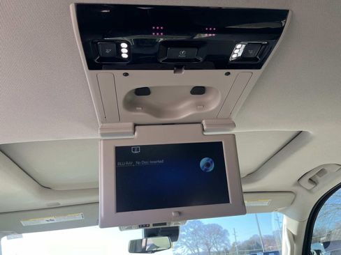 Used 2020 Cadillac Escalade Premium Luxury image 18