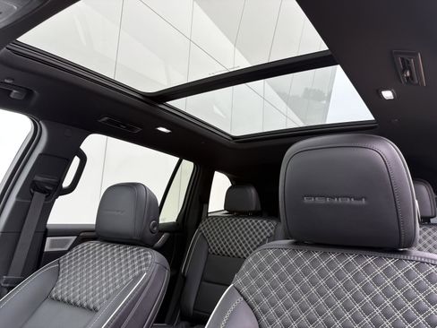 Used 2024 GMC Acadia Denali w/ Super Cruise Package image 17