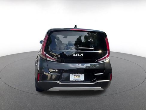 Used 2025 Kia Soul LX w/ LX Technology Package FWD image 12