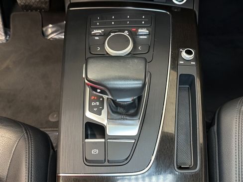 Used 2019 Audi Q5 2.0T Premium w/ Convenience Package AWD/4WD image 21