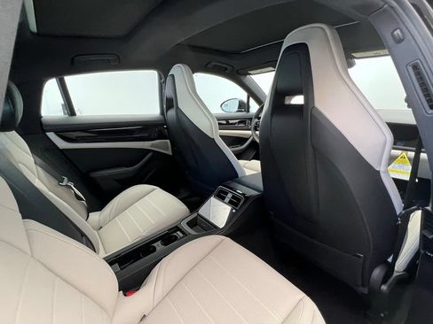 Used 2026 Porsche Panamera RWD image 16